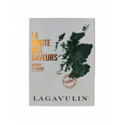 Lagavulin 8 Éves Whisky Ajándékccsomag 2 Pohárral - Route Des Saveurs 0,7L 48%