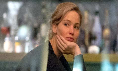 Jennifer Lawrence szakadt gatyában borozgatott Budapesten