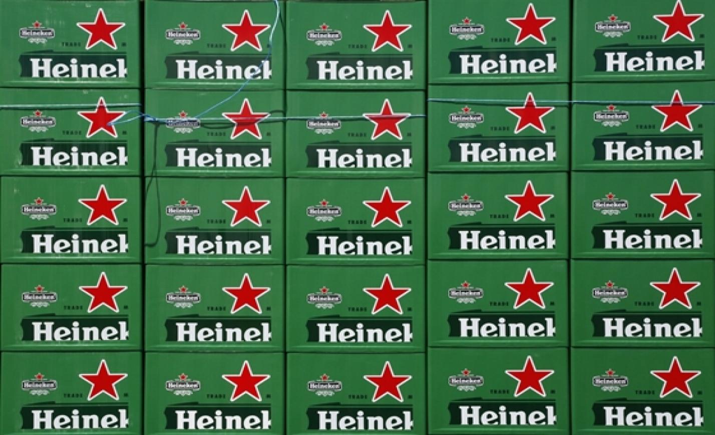 Az olvasónak kínos: a Heineken vezére így alázkodik meg Mészáros lapjában