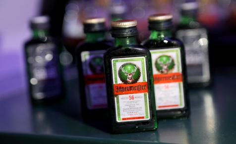 Egy férfi meghalt, miután fogadásból megivott egy üveg Jägermeistert - videó